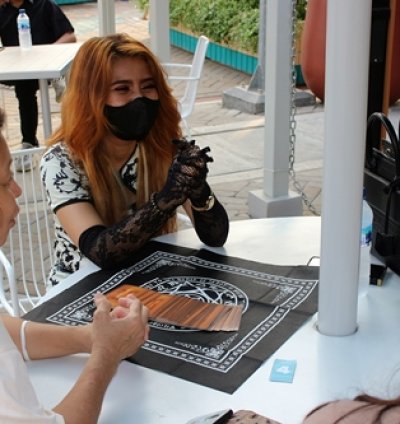 Fortune Teller Ci Yulia