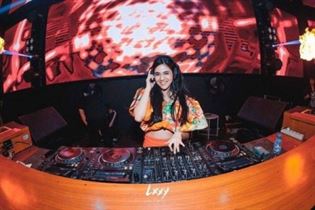 DJ Disk Jockey Citra Studio